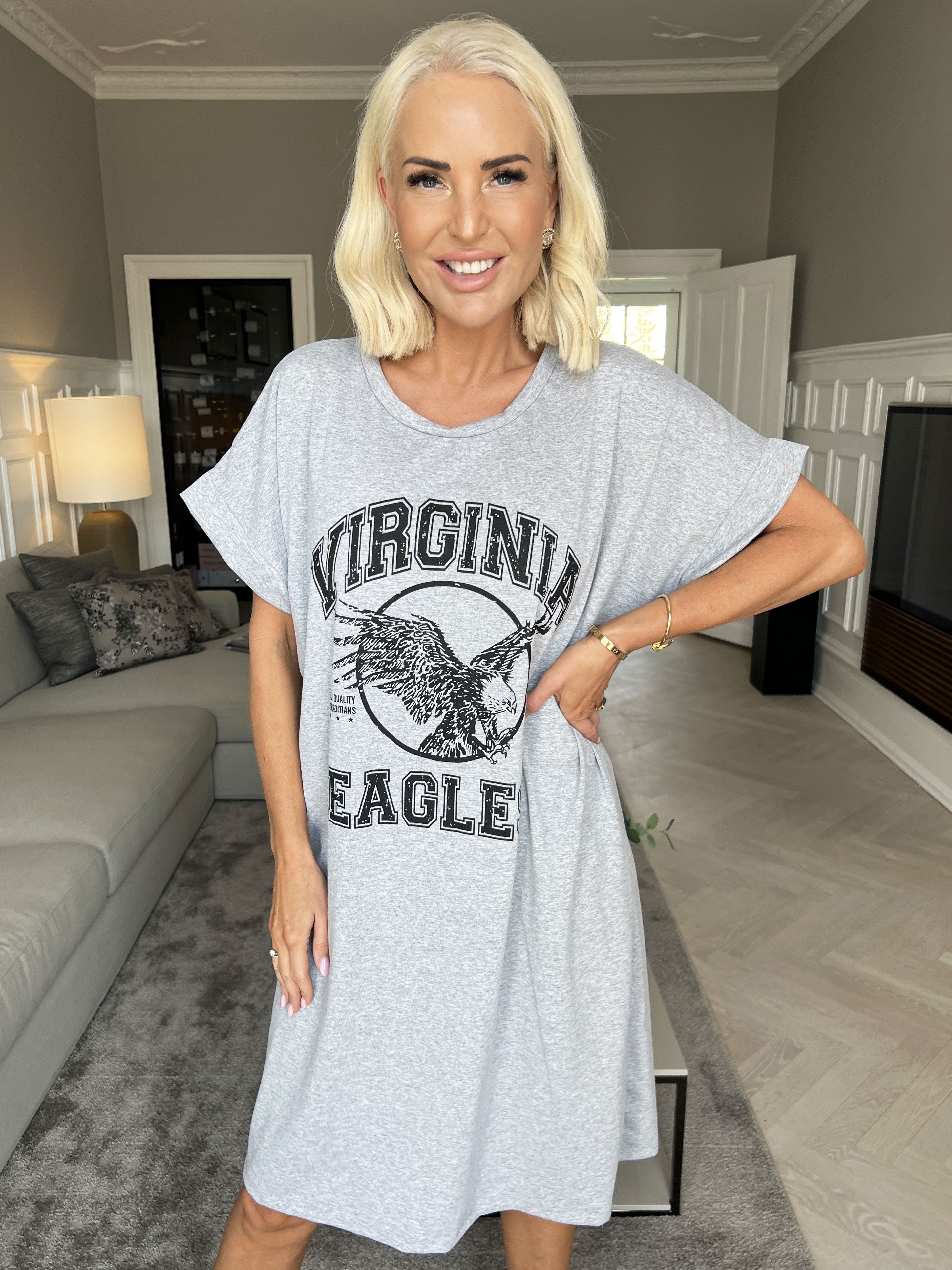 Virginia - Blød t-shirt kjole med motiv